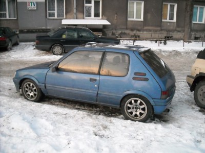 tak wyglądało autko po zdjeciu z lawety w dniu zakupu >>>obecnie prace trwaja