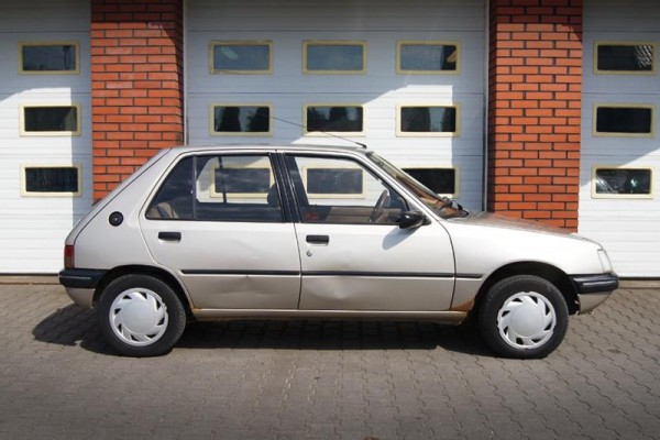 tak wyglądał prawy bok w momencie zakupu auta.