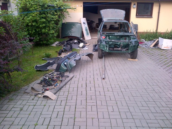 IMG-20130622-00293.jpg (1.19 MiB) Przejrzano 5715 razy Przygotowanie i sortowanie co do lakiernika a co zostaje :D