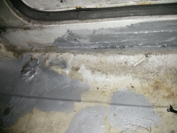 IMG_20140428_202935.jpg (138.73 KiB) Przejrzano 6188 razy Tutaj, widać ta w progu. Ktoś już wcześniej cos tam wstawił, ale nie spełnia to moich oczekiwań, w zasadzie jest tak, jakby tej łaty nie było, więc do zrobienia od nowa:)