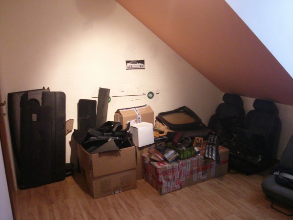 IMG_20140503_143332.jpg (1.04 MiB) Przejrzano 5637 razy w zasadzie dodając zdjęcie gratów z Xs'a już było ich trochę wiecej niż na zdjęciu, ale nie miałem innego to dzisiaj wrzucam aktualne zdjęcie, choć nie wszystko na nim jest:) No i zajmuje to prawie połowę mojego pokoju:) Sorki za jakość:D