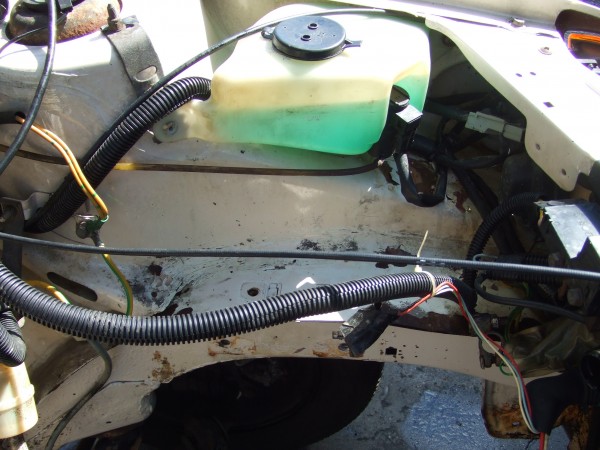 Trochę korozji przez nie szczelny aku.