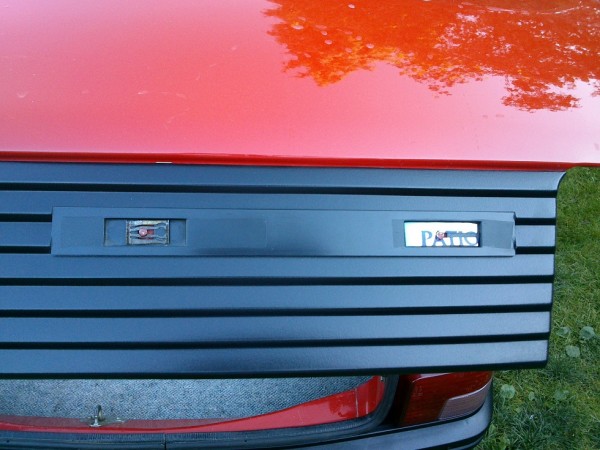 Oryginalne blaszki mocujące blendę dość szybko rdzewieją, trzeba posiłkować się uchwytem zastępczym.