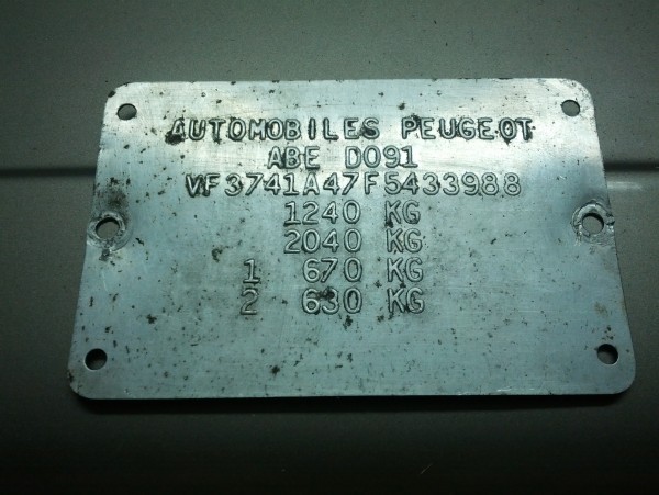 no i tajemnica się wydała, to jest jednak początek 1985 a nie 1984...... w sumie to ten 1984 był argumentem przekonującym do zakupu /rok urodzin żony../ ale... nie bedę zwracał samochodu ;)