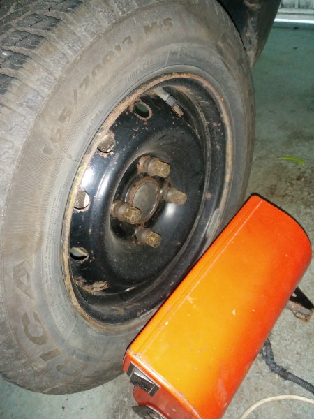 1 z racji sezonu - nagrzewamy śruby kół do ok. 40-50 stopni.