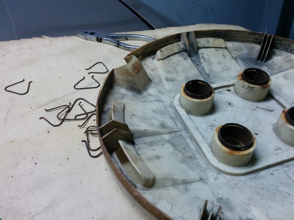 2 w międzyczasie wyjmujemy sprężynki z tulejek, uważamy na tężec ;P