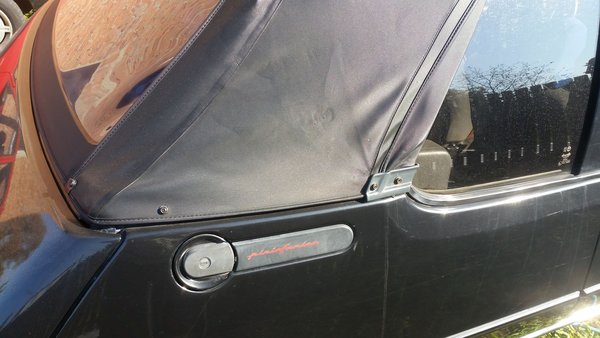 43610598_693464237689972_2607218270213767168_n.jpg (352.35 KiB) Przejrzano 14372 razy A tu widać małe poślizgnięcie się w trakcie montażu pokrycia, co zaowocowało małą dziurką widoczną na zdjęciu. Podklejone od drugiej strony, nie cieknie.