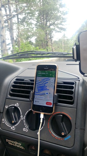 20180503_104115.jpg (635.95 KiB) Przejrzano 10851 razy Google Maps na kotorskich serpentynach. Opisy grozy tego miejsca są przesadzone. Nikt nie zginął podczas próby ataku szczytowego. 205-tkami po prostu tam wjechaliśmy i wypiliśmy kawkę na tarasie kawiarni.