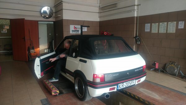 32289213_10156368118659476_302704055161978880_n.jpg (629.32 KiB) Przejrzano 11417 razy Sympatyczny pan diagnosta, wychodzi żeby podbić przegląd