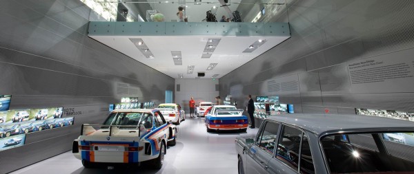 BMW_Museum_Deckenausfuehrung_1280x540.jpg (484.33 KiB) Przejrzano 41618 razy BMW Museum by Apleona R&M Ausbau